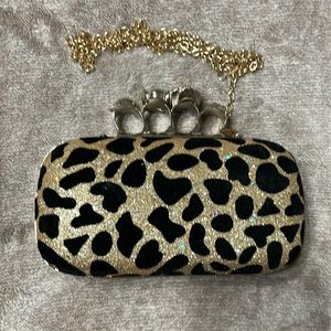 Leopard clutch